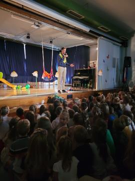 Podžupan Matej Primožič pozdravil prvošolce na OŠ Preserje pri Radomljah, foto: Občina Domžale